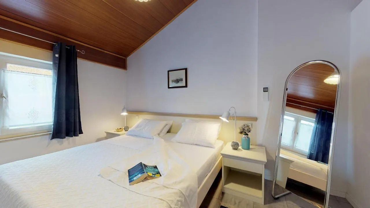 Apartment Lora Deluxe Superior 5 Star Apartment, Your Piece Of Heaven By The Sea & Park With Sea & Park View Novigrad Istria