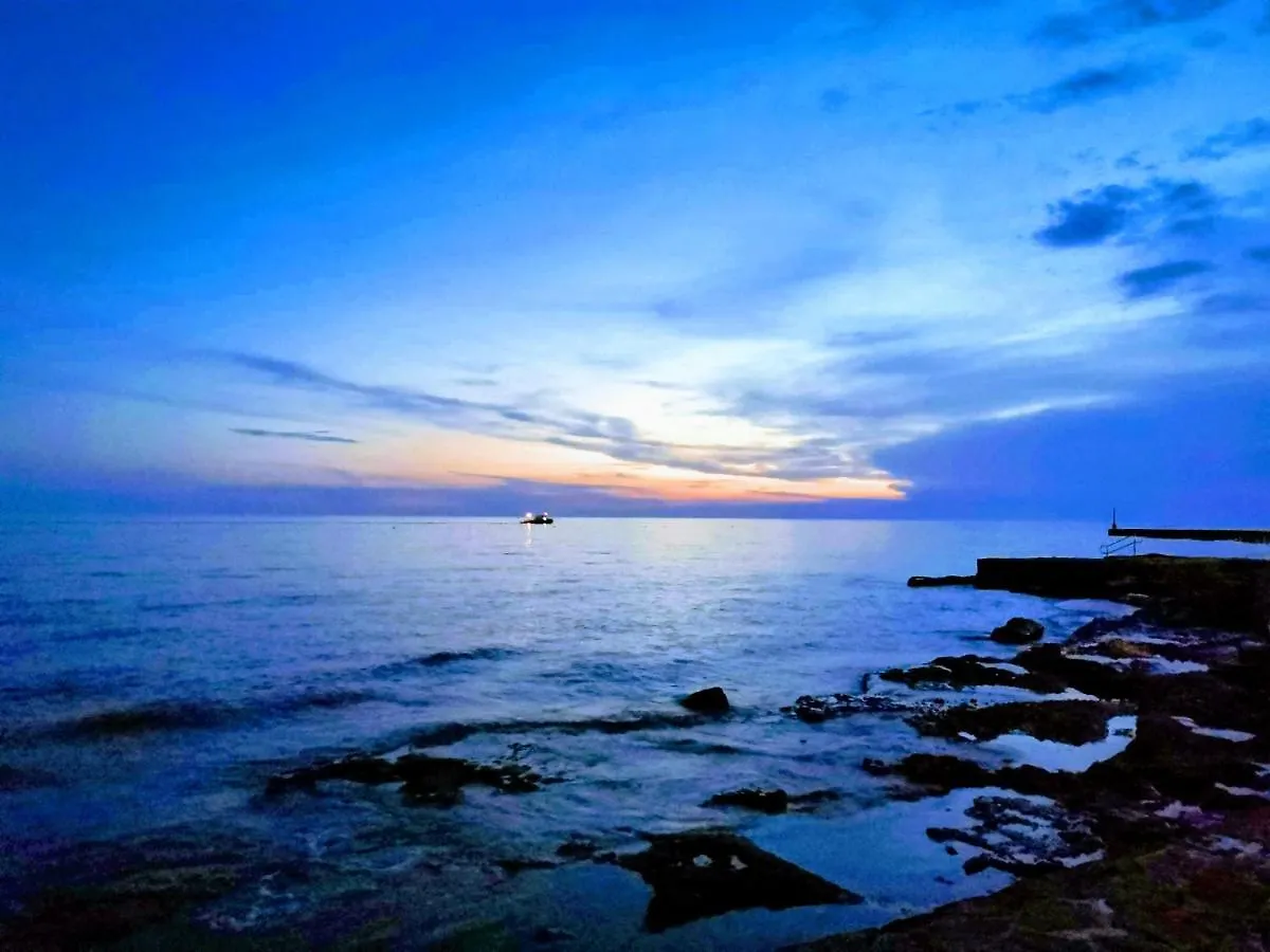 Lora Deluxe Superior 5 Star Apartment, Your Piece Of Heaven By The Sea & Park With Sea & Park View Novigrad Istria