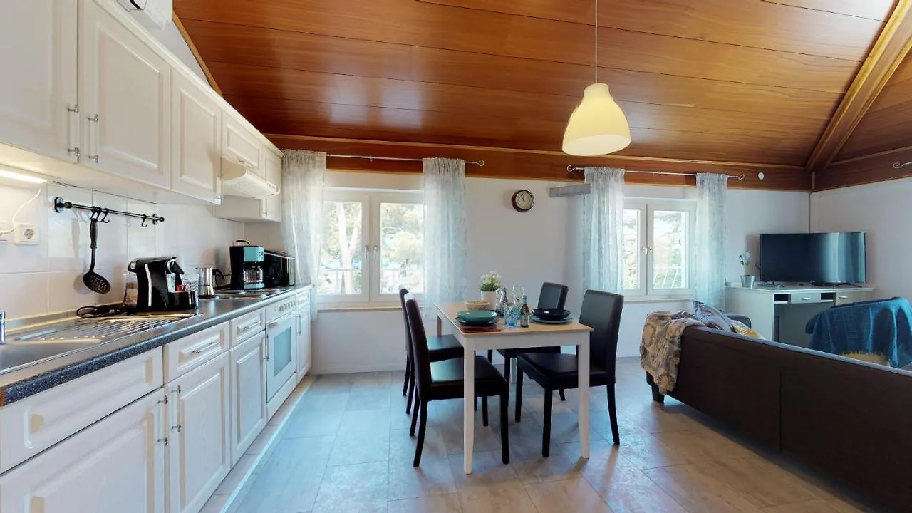 Lora Deluxe Superior 5 Star Apartment, Your Piece Of Heaven By The Sea & Park With Sea & Park View Novigrad Istria
