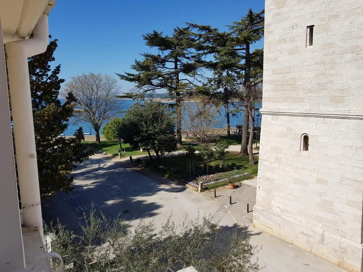 Apartment Lora Deluxe Superior 5 Star Apartment, Your Piece Of Heaven By The Sea & Park With Sea & Park View Novigrad Istria
