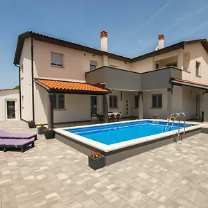 4 Stars Apartments-pikula Apartment Fažana