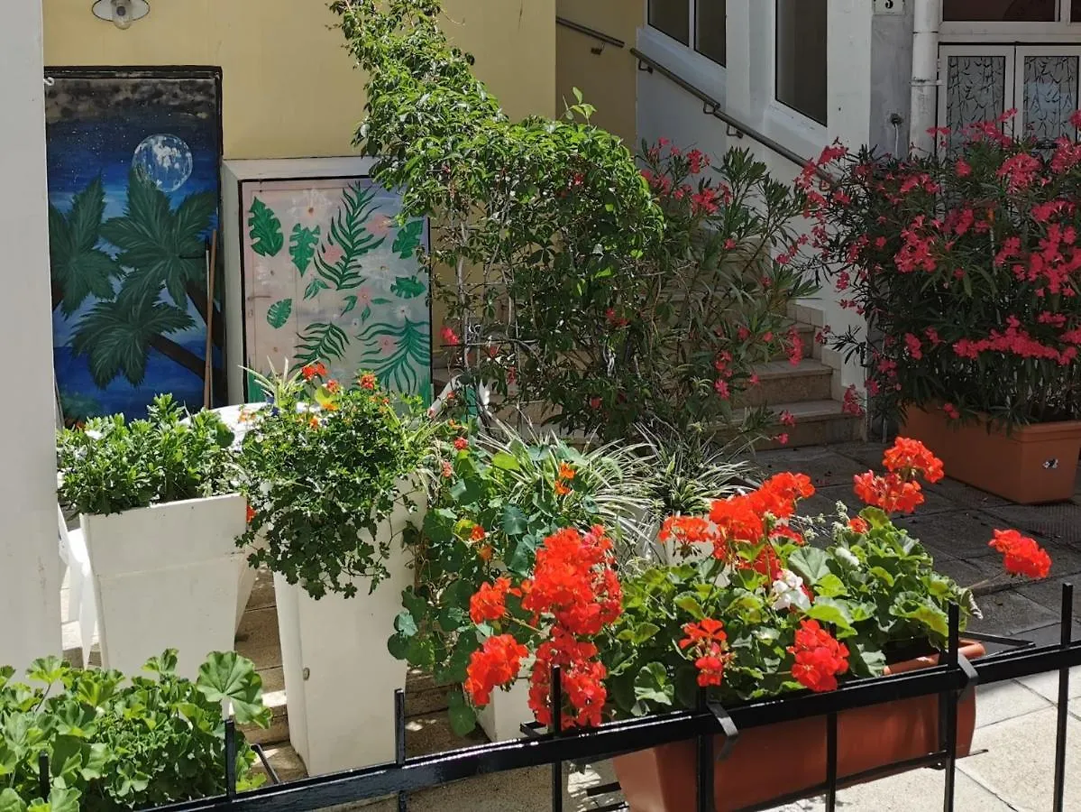 Lora Deluxe Superior 5 Star Apartment, Your Piece Of Heaven By The Sea & Park With Sea & Park View Novigrad  Croatia